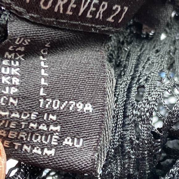 Forever 21 Women’s Black Jumpsuit Pantsuit Size Large Pockets Lace Shoulders - Picture 8 of 9